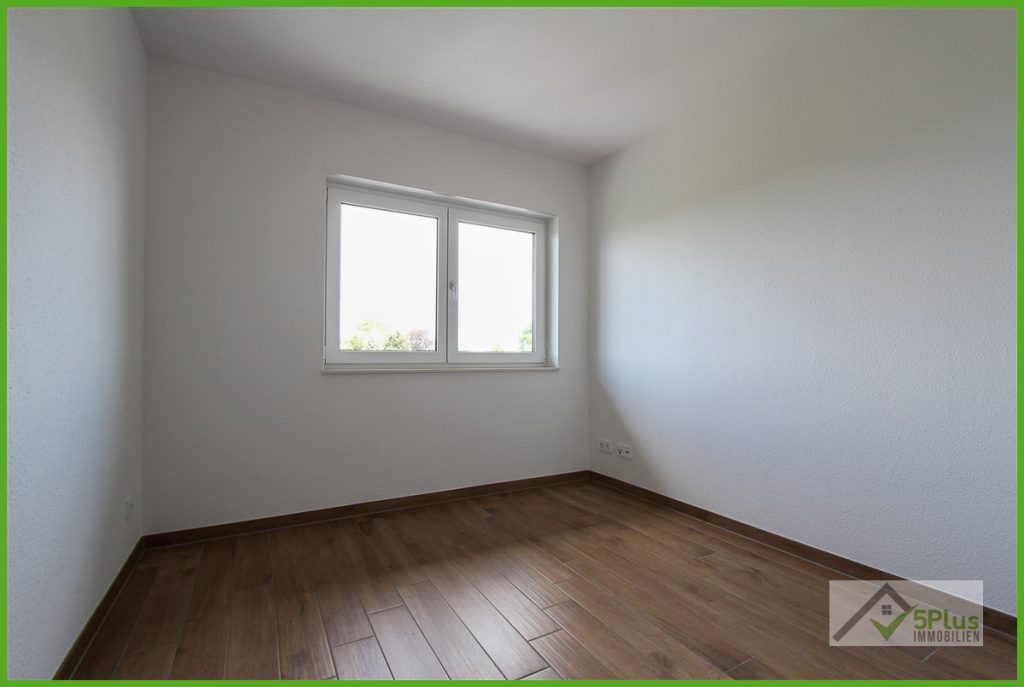 Immobilienangebot - Geilenkirchen - Alle - + 5PLUS + GEILENKIRCHEN + BARRIEREARME 3-ZIMMER PENTHOUSEWOHNUNG MIT EBK UND PKW-STELLPLATZ +