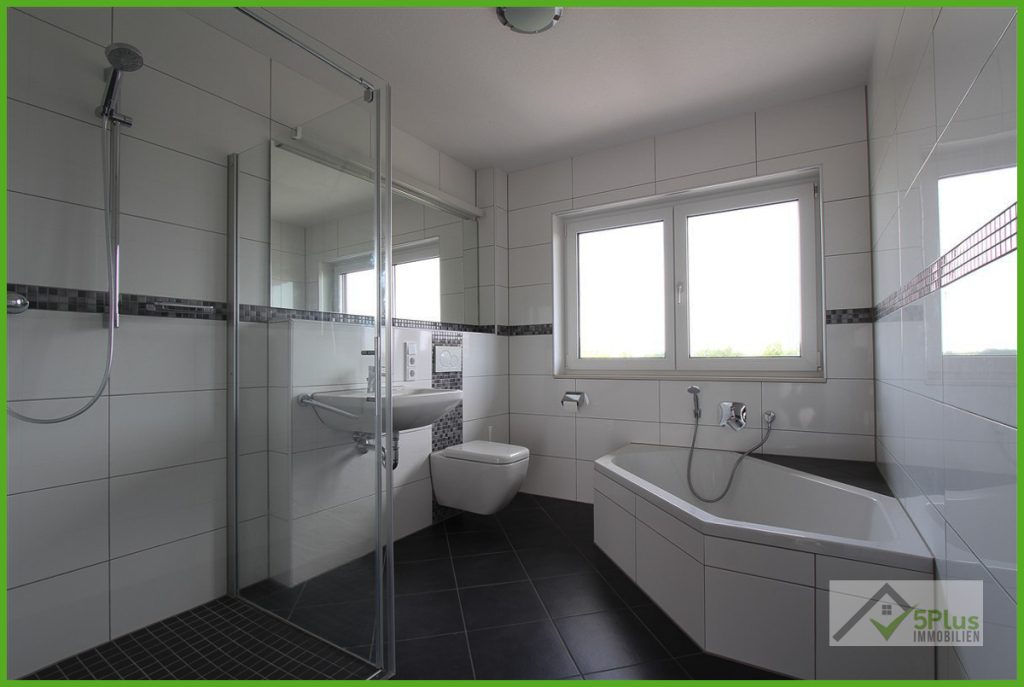 Immobilienangebot - Geilenkirchen - Alle - + 5PLUS + GEILENKIRCHEN + BARRIEREARME 3-ZIMMER PENTHOUSEWOHNUNG MIT EBK UND PKW-STELLPLATZ +