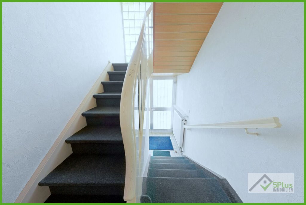 Immobilienangebot - Aldenhoven - Alle - + 5PLUS + FÜR ANPACKER UND KREATIVE: SANIERUNGSOBJEKT MIT CHARAKTER UND VIEL PLATZ IN ALDENHOVEN +