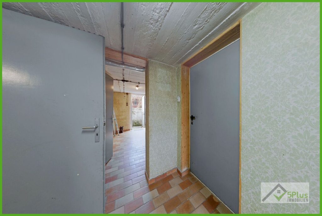 Immobilienangebot - Aldenhoven - Alle - + 5PLUS + FÜR ANPACKER UND KREATIVE: SANIERUNGSOBJEKT MIT CHARAKTER UND VIEL PLATZ IN ALDENHOVEN +