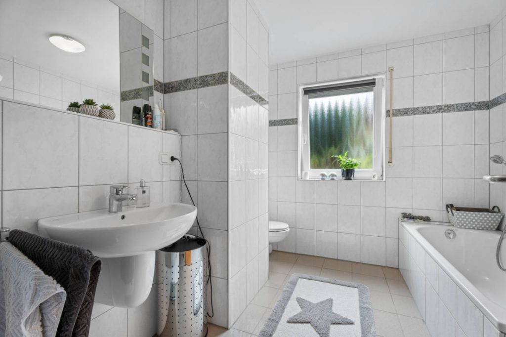 Immobilienangebot - Herzogenrath - Alle - *** WEDOW *** Top gepflegtes MFH mit traumhaften Grundstück!