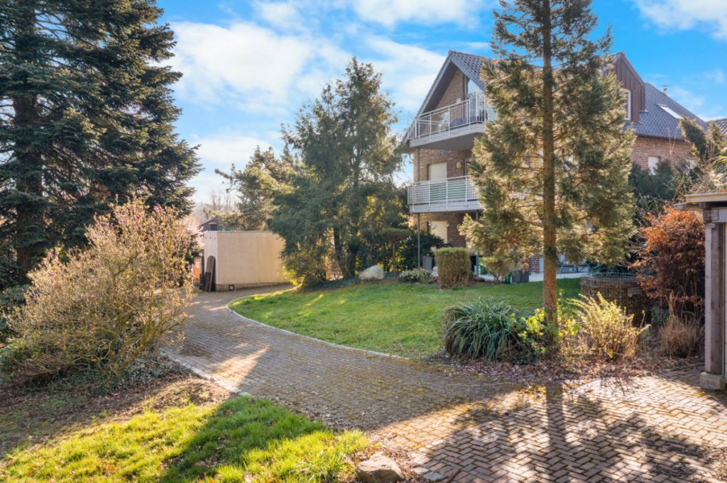 Immobilienangebot - Herzogenrath - Alle - *** WEDOW *** Top gepflegtes MFH mit traumhaften Grundstück!