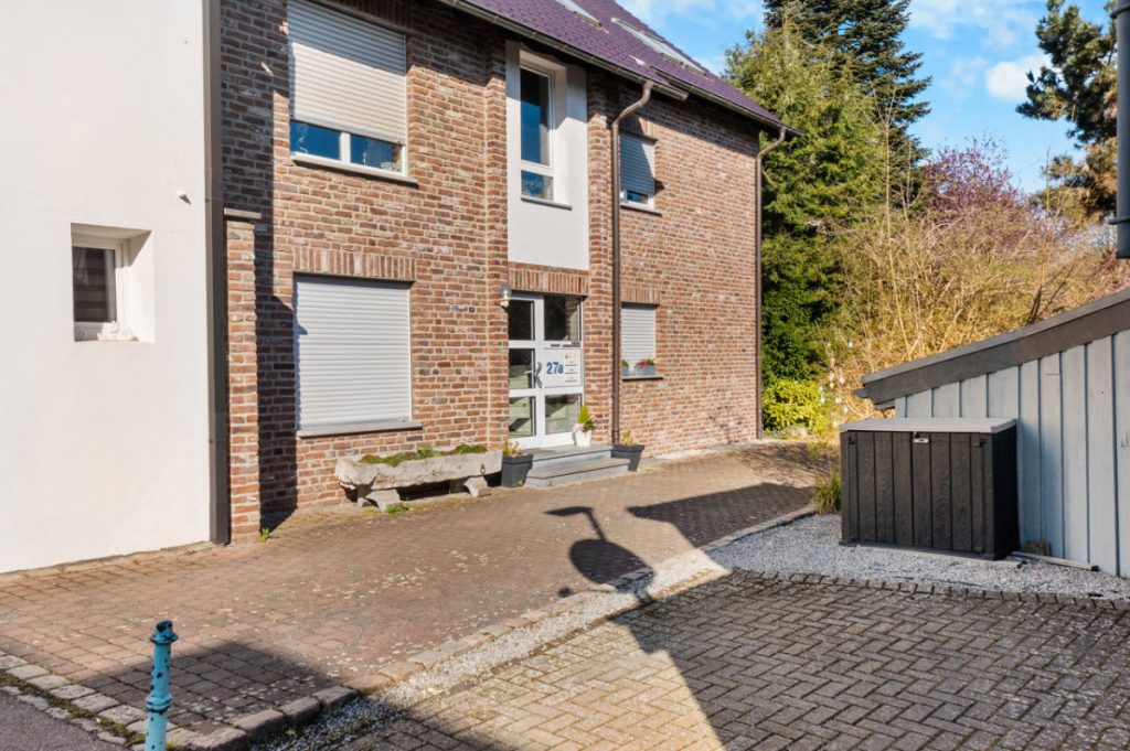 Immobilienangebot - Herzogenrath - Alle - *** WEDOW *** Top gepflegtes MFH mit traumhaften Grundstück!