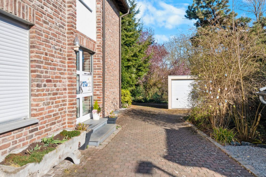 Immobilienangebot - Herzogenrath - Alle - *** WEDOW *** Top gepflegtes MFH mit traumhaften Grundstück!