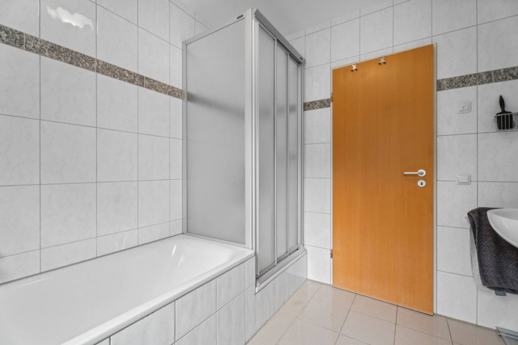 Immobilienangebot - Herzogenrath - Alle - *** WEDOW *** Top gepflegtes MFH mit traumhaften Grundstück!