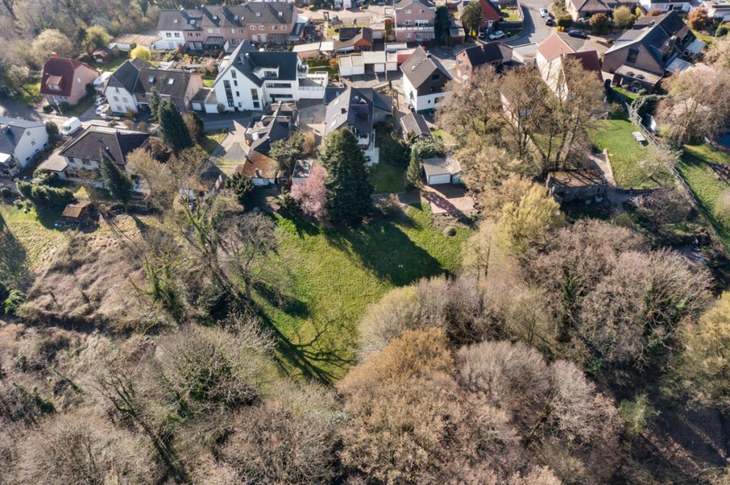 Immobilienangebot - Herzogenrath - Alle - *** WEDOW *** Top gepflegtes MFH mit traumhaften Grundstück!