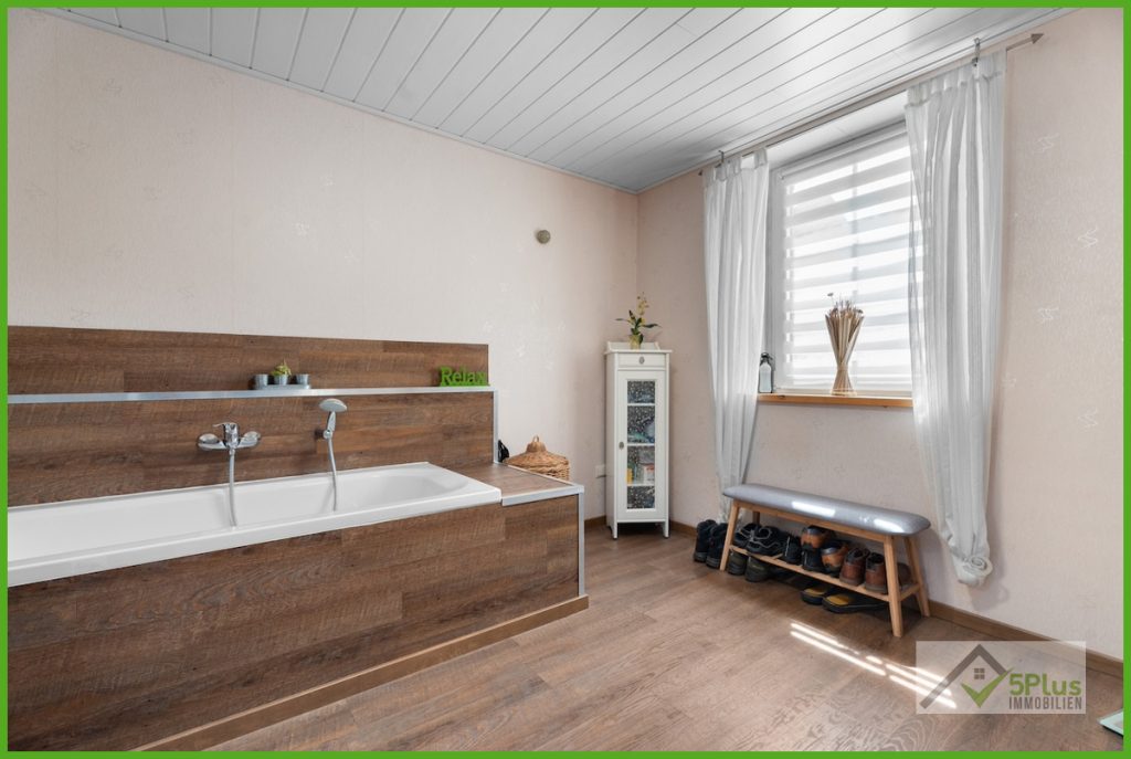 Immobilienangebot - Niederzier - Alle - + 5PLUS + CHARME TRIFFT KOMFORT: BEHAGLICHES BAUERNHAUS IN TOP ZUSTAND + GUTE LAGE VON NIEDERZIER +