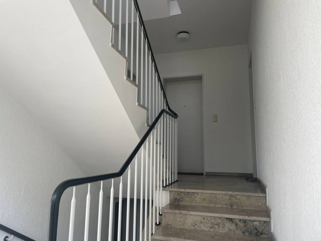 Immobilienangebot - Aachen - Alle - Gemütliche Dachgeschosswohnung mit Balkon und Carport Stellplatz