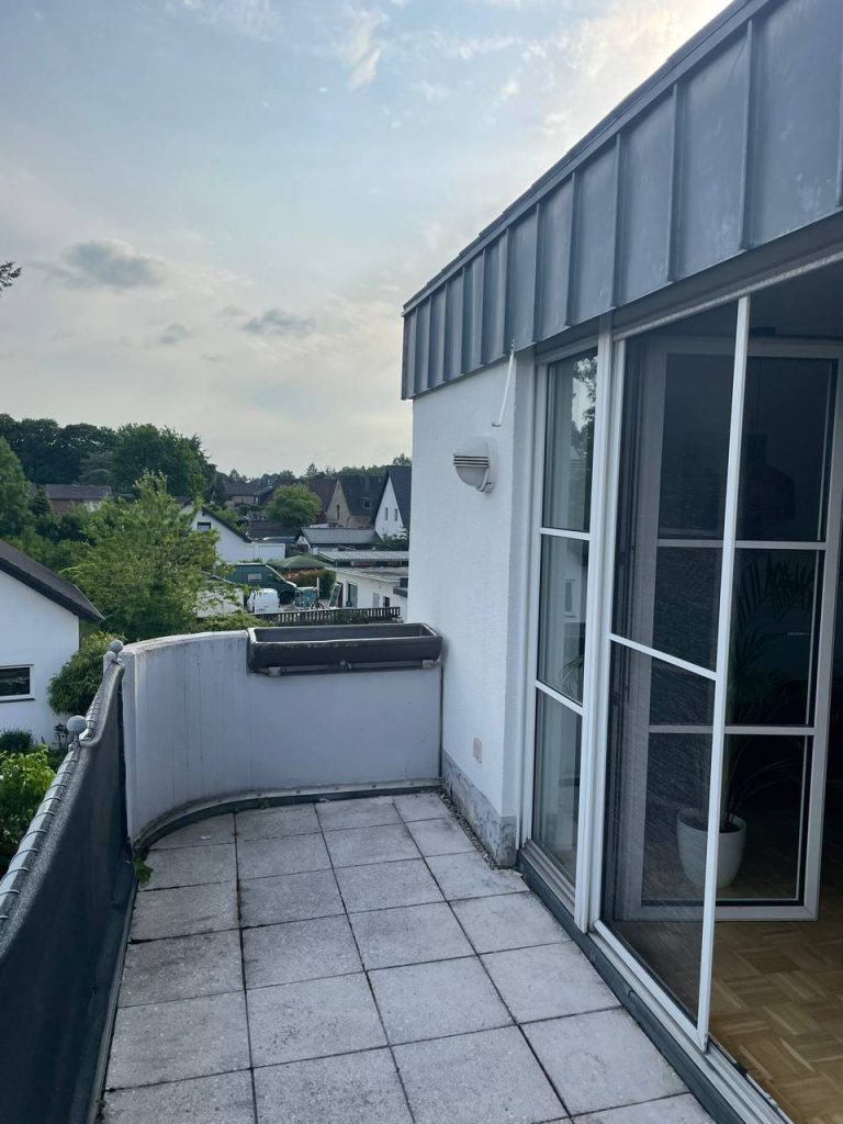 Immobilienangebot - Aachen - Alle - Gemütliche Dachgeschosswohnung mit Balkon und Carport Stellplatz