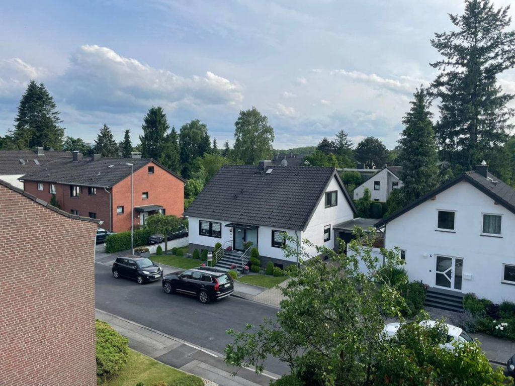 Immobilienangebot - Aachen - Alle - Gemütliche Dachgeschosswohnung mit Balkon und Carport Stellplatz