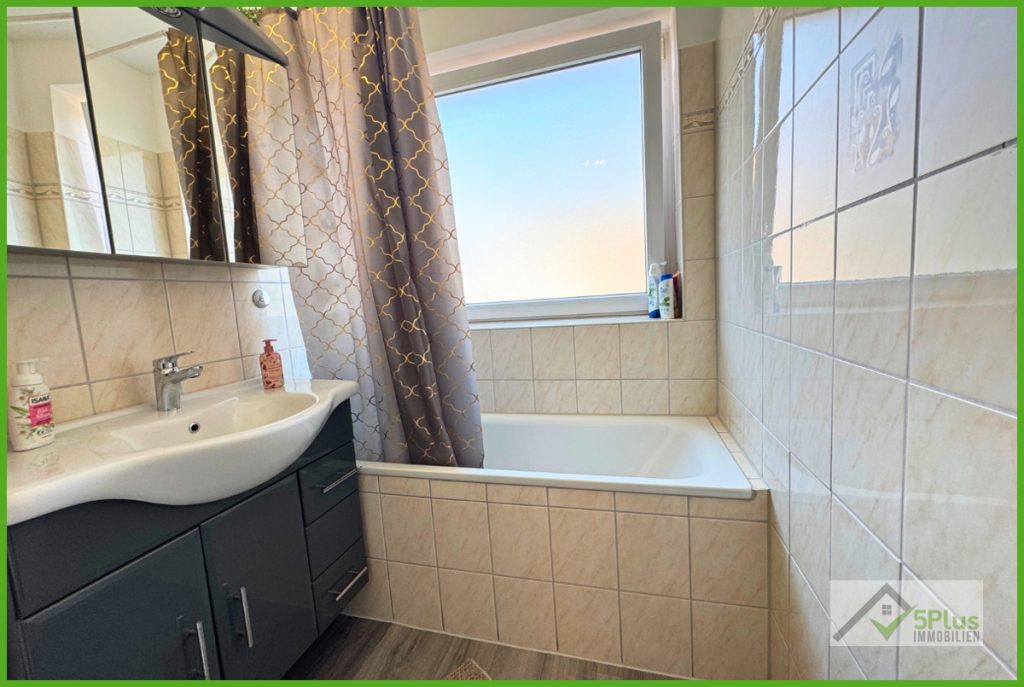 Immobilienangebot - Düren - Alle - + 5PLUS + KÄUFERPROVISIONSFREI + RENOVIERTE 3-ZIMMER-WHG MIT LOGGIA & TG-STELLPLATZ IN DÜREN-CITY +