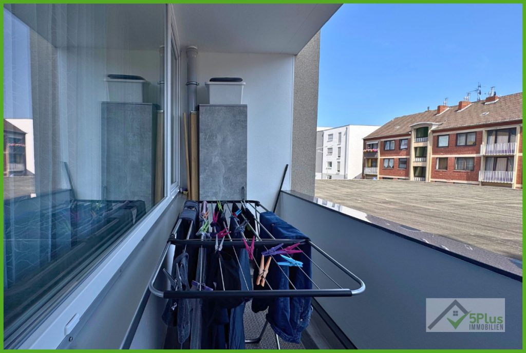 Immobilienangebot - Düren - Alle - + 5PLUS + KÄUFERPROVISIONSFREI + RENOVIERTE 3-ZIMMER-WHG MIT LOGGIA & TG-STELLPLATZ IN DÜREN-CITY +