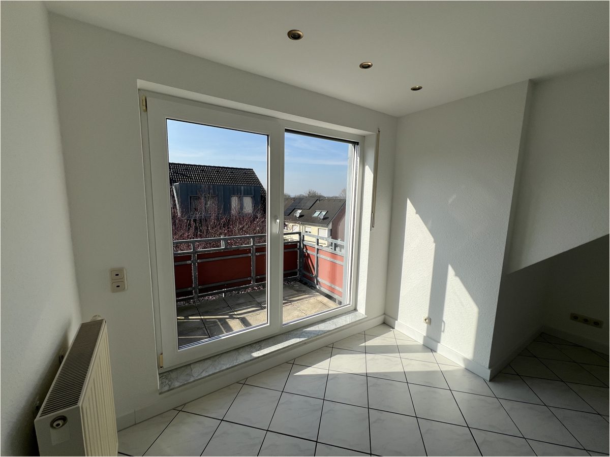Immobilienangebot - Aachen / Eilendorf - Alle - Helle  2-Zimmer Dachgeschosswohnung in Aachen Eilendorf