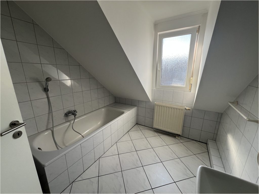 Immobilienangebot - Aachen / Eilendorf - Alle - Helle  2-Zimmer Dachgeschosswohnung in Aachen Eilendorf