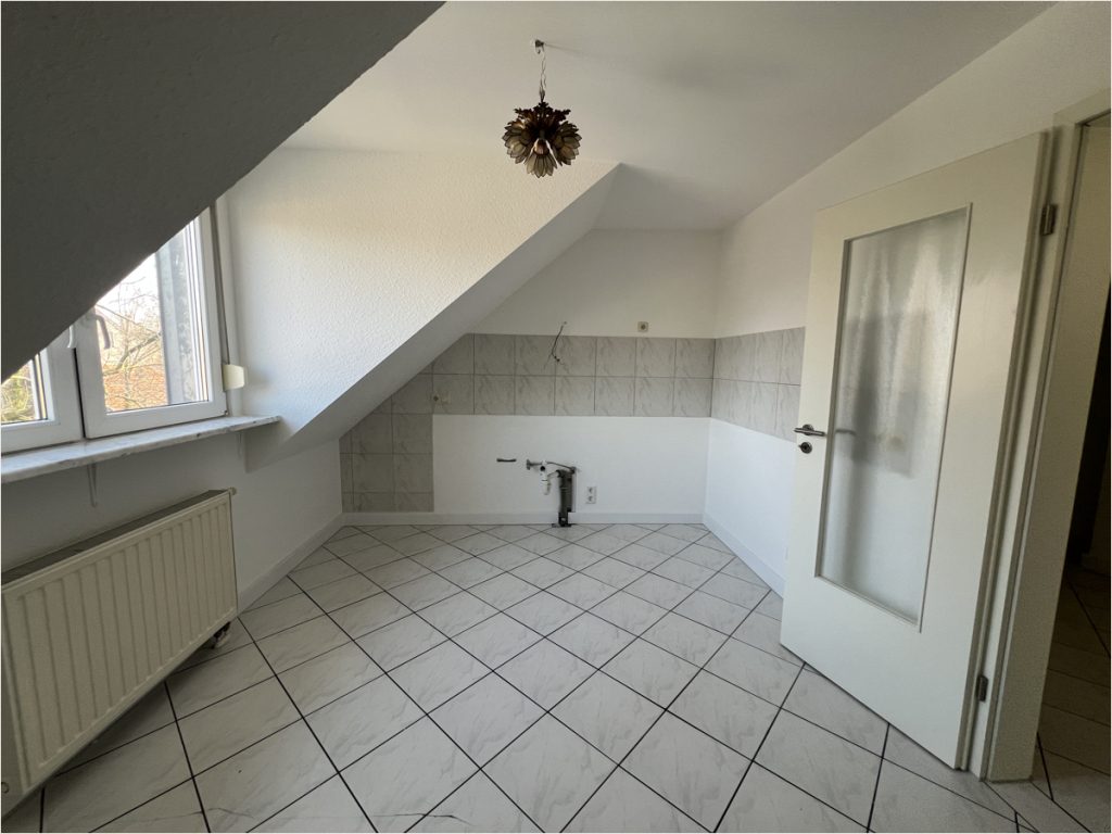 Immobilienangebot - Aachen / Eilendorf - Alle - Helle  2-Zimmer Dachgeschosswohnung in Aachen Eilendorf