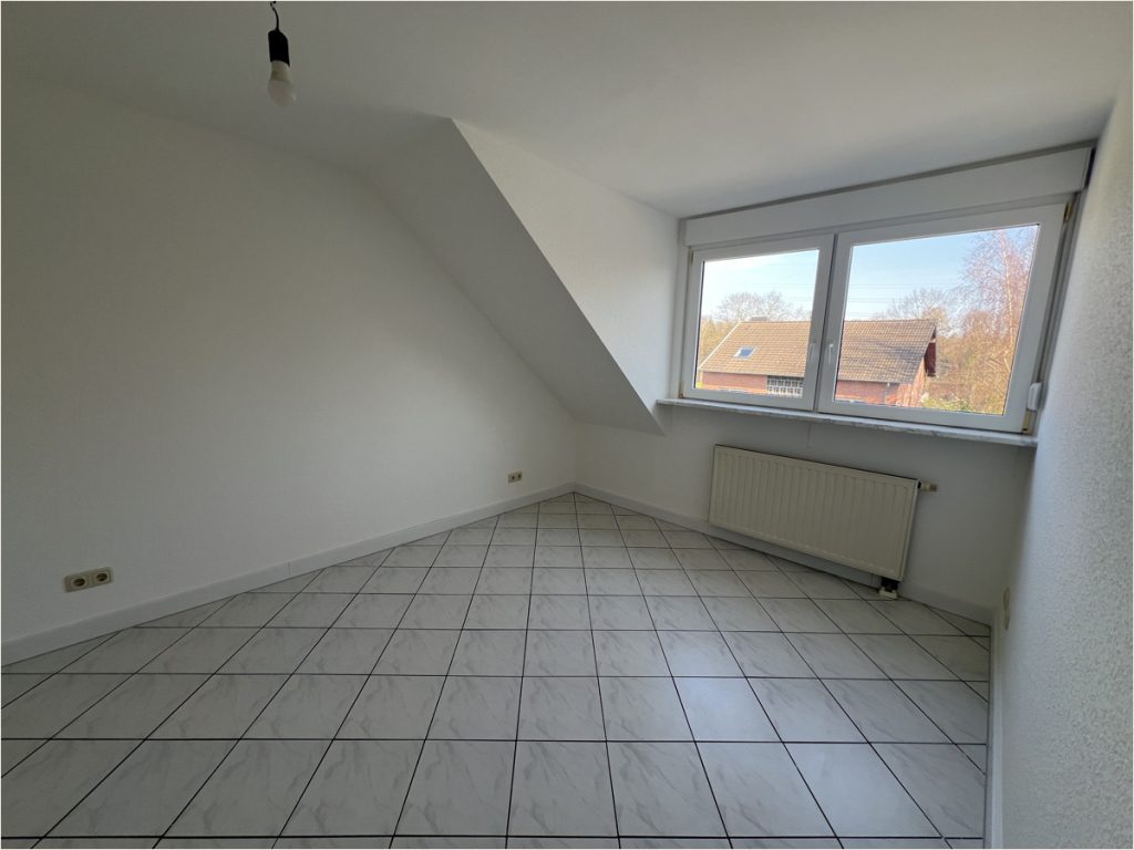 Immobilienangebot - Aachen / Eilendorf - Alle - Helle  2-Zimmer Dachgeschosswohnung in Aachen Eilendorf