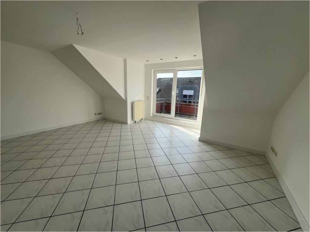 Immobilienangebot - Aachen / Eilendorf - Alle - Helle  2-Zimmer Dachgeschosswohnung in Aachen Eilendorf