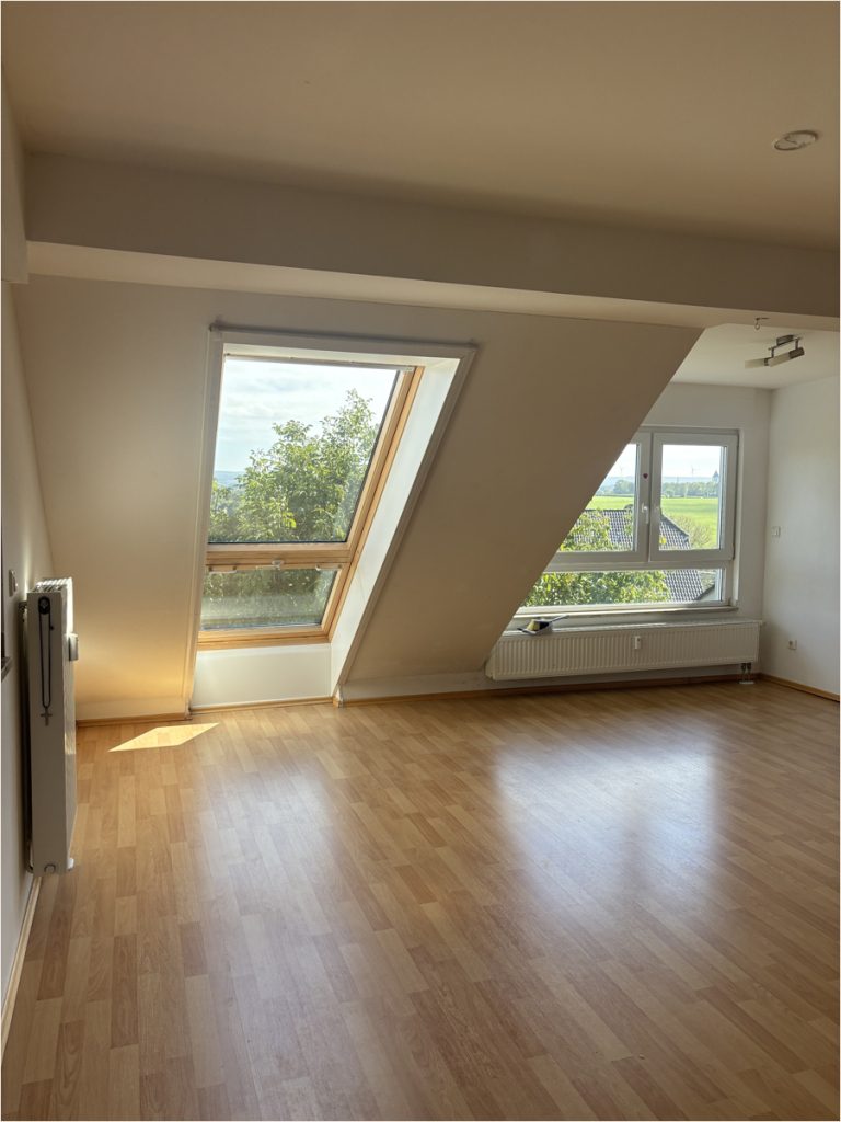 Wohnzimmer Immobilienangebot - Aachen / Brand - Alle - schöne 2-Zimmer-Dachgeschosswohnung mit traumhaftem Ausblick
