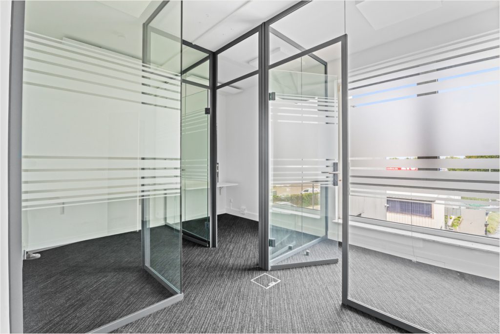 Immobilienangebot - Baesweiler - Alle - Gewerbeimmobilie mit modernen Büroflächen und großzügiger Produktionshalle ab sofort zu vermieten