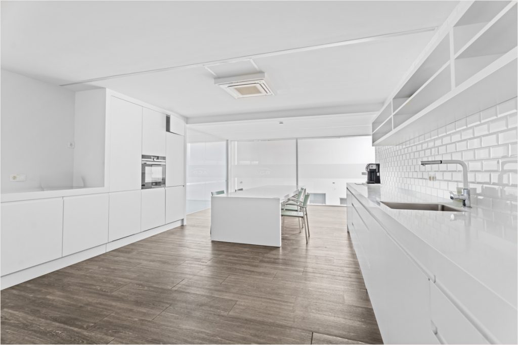 Immobilienangebot - Baesweiler - Alle - Gewerbeimmobilie mit modernen Büroflächen und großzügiger Produktionshalle ab sofort zu vermieten