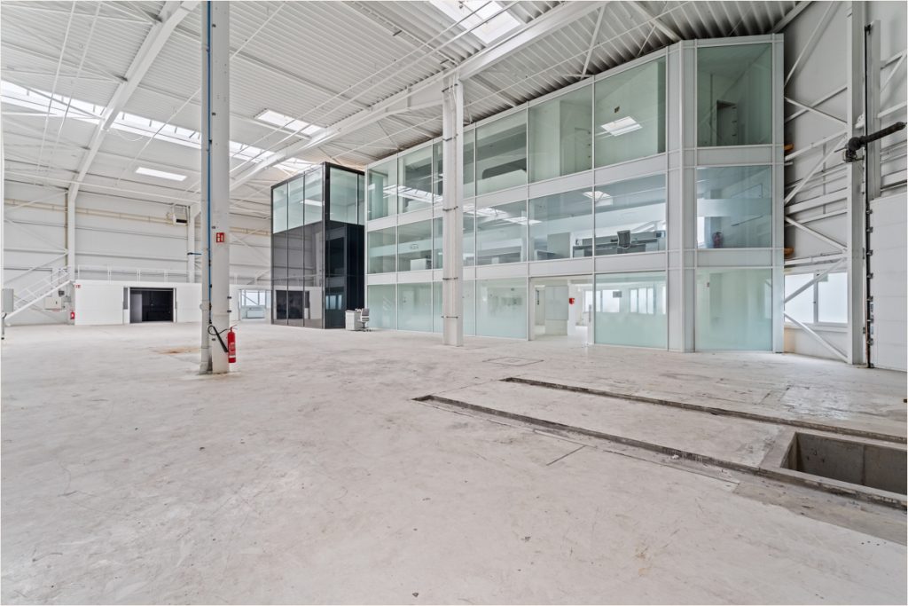 Immobilienangebot - Baesweiler - Alle - Gewerbeimmobilie mit modernen Büroflächen und großzügiger Produktionshalle ab sofort zu vermieten