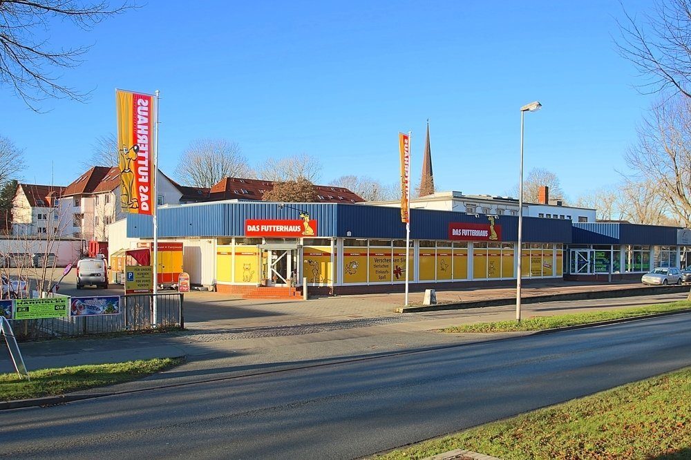 Immobilienangebot - Flensburg - Alle - Anlage-Objekt in bester Lage! 3 Läden, Wohnen,
50 Stellpl. & TG! Voll vermietet! 8% Brutto-Rendite!