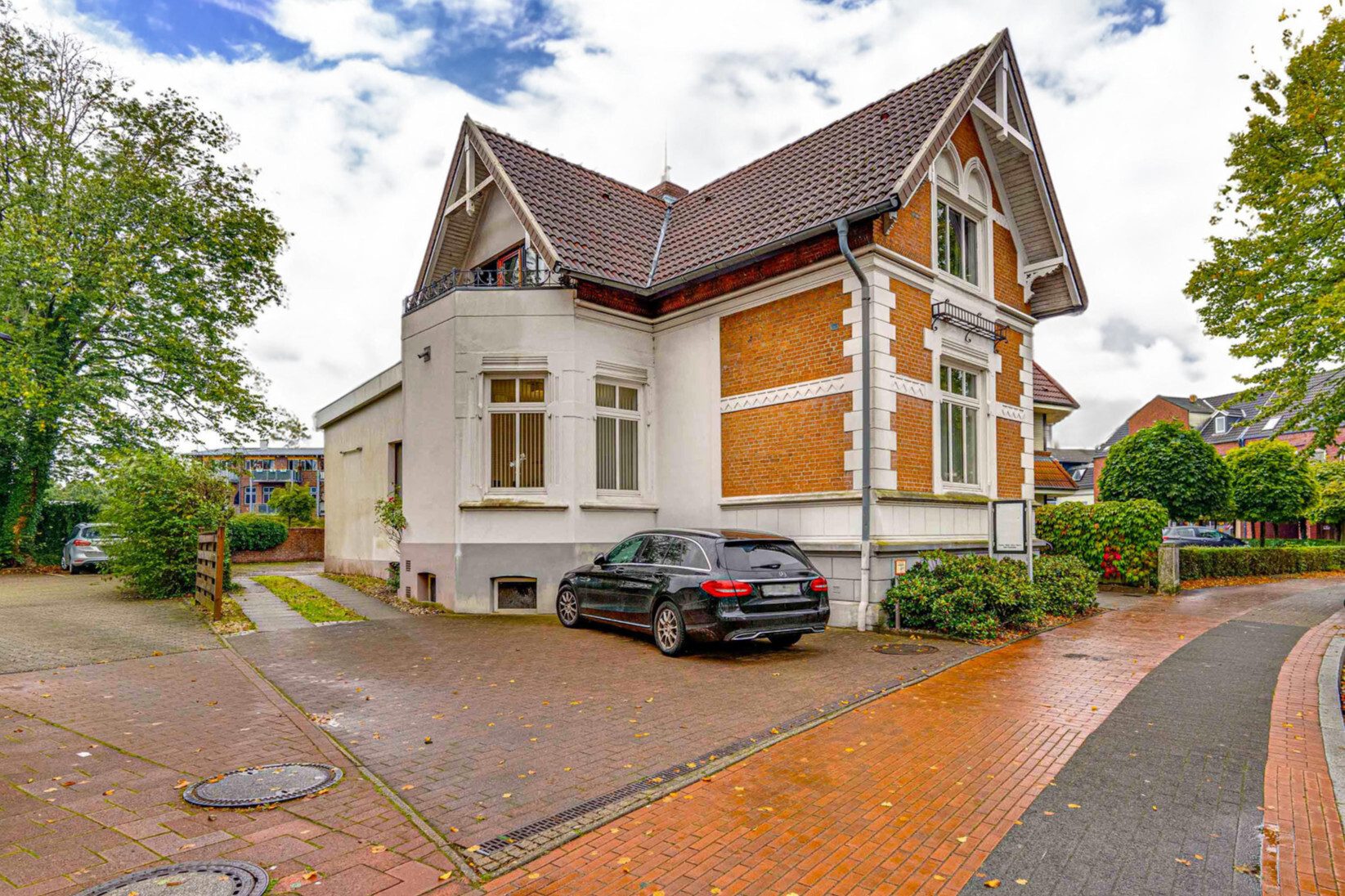 Immobilienangebot - Itzehoe - Alle - Arbeiten und Wohnen unter einem Dach!
273 qm Gewerbe-/Wohn-/Nfl. und Parkplätze zentral in Itzehoe!