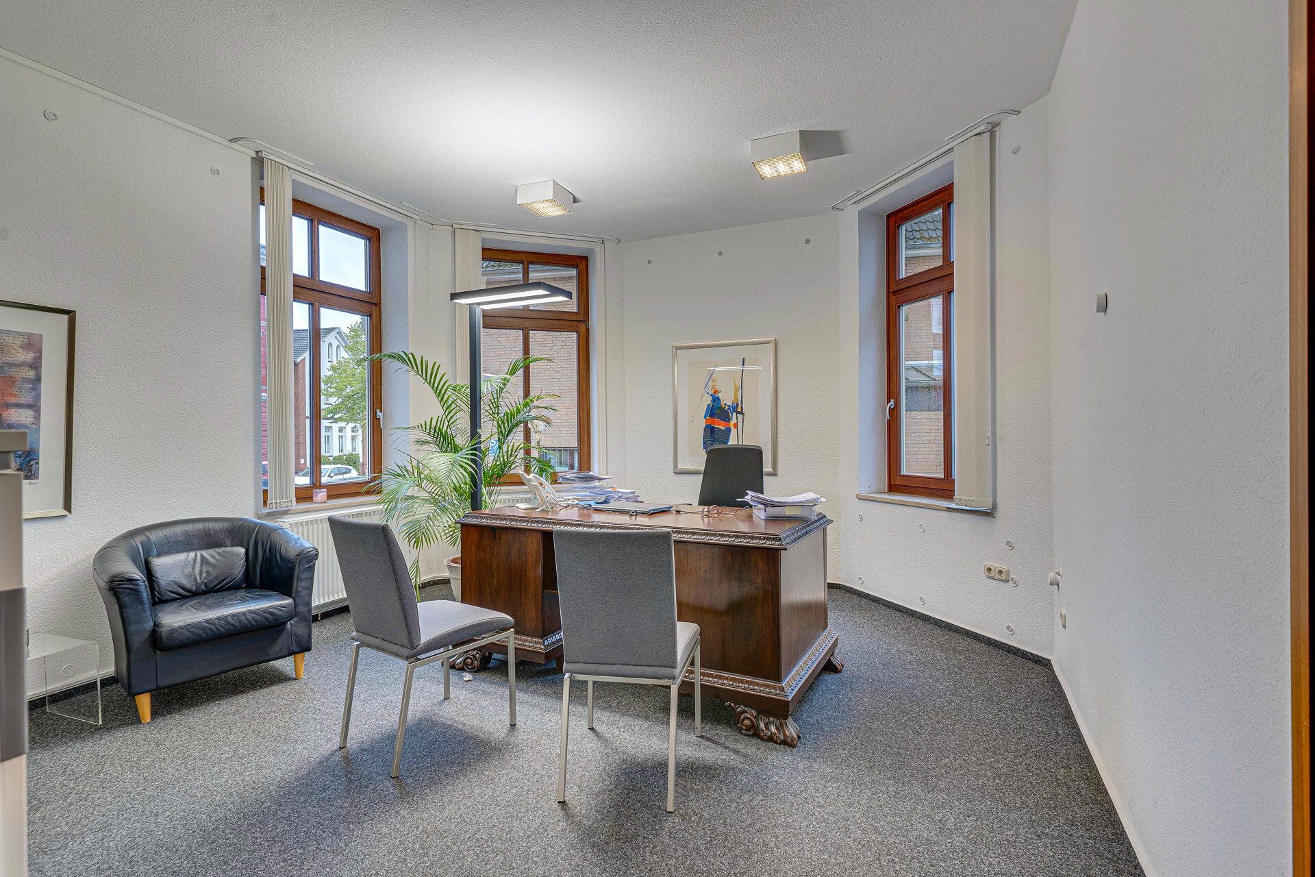 Immobilienangebot - Itzehoe - Alle - Arbeiten und Wohnen unter einem Dach!
273 qm Gewerbe-/Wohn-/Nfl. und Parkplätze zentral in Itzehoe!