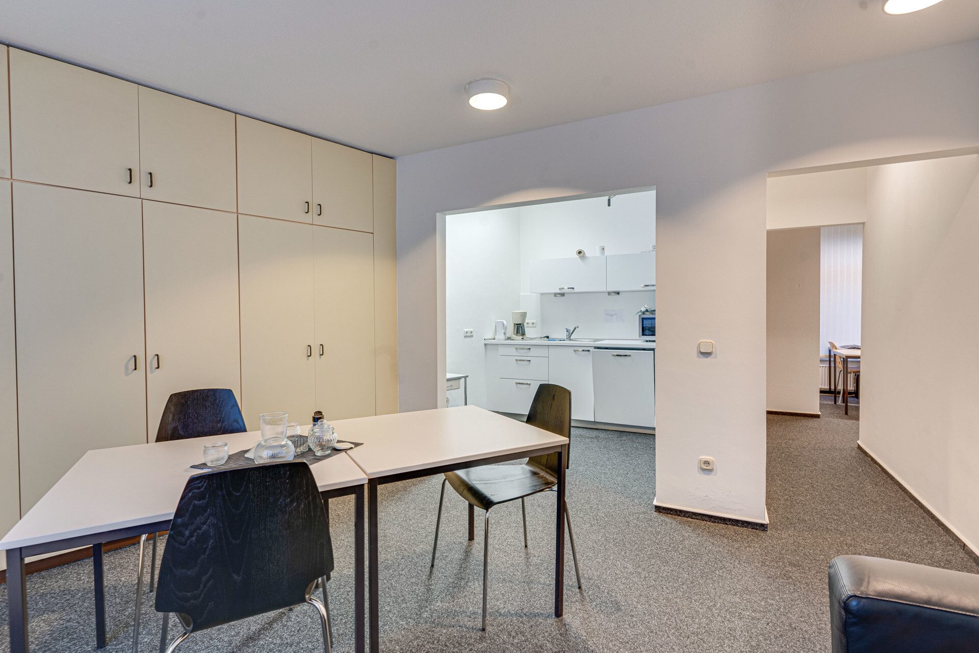 Immobilienangebot - Itzehoe - Alle - Arbeiten und Wohnen unter einem Dach!
273 qm Gewerbe-/Wohn-/Nfl. und Parkplätze zentral in Itzehoe!