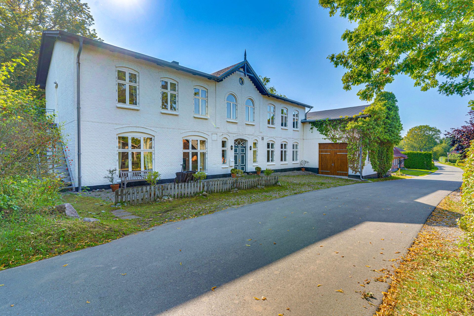Immobilienangebot - Niesgrau - Alle - Café mit Wohn- und Gewerbefläche – Vielseitige Nutzung auf über 500 m², liebevoll saniert (1994/2023)