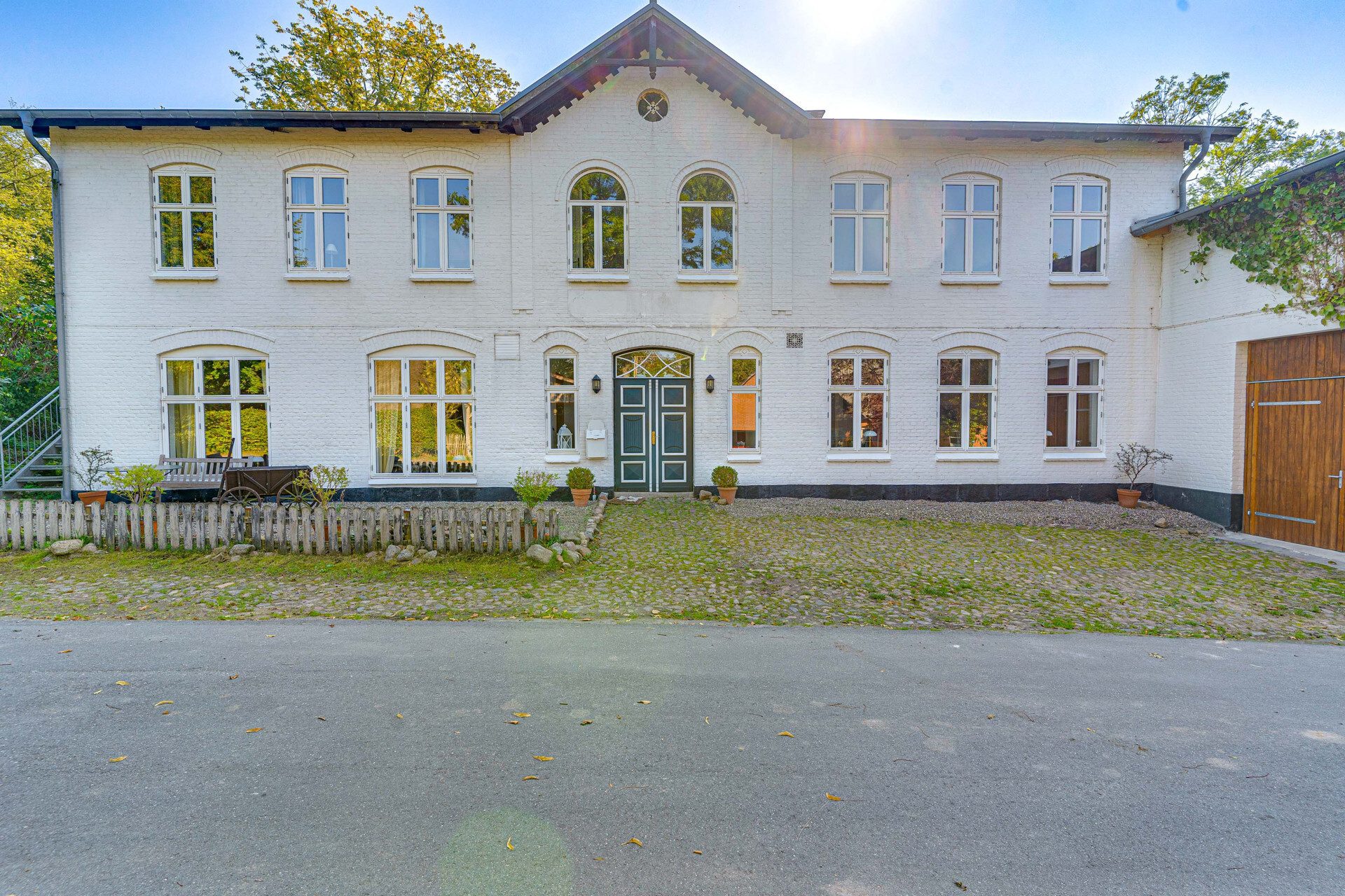 Immobilienangebot - Niesgrau - Alle - Café mit Wohn- und Gewerbefläche – Vielseitige Nutzung auf über 500 m², liebevoll saniert (1994/2023)
