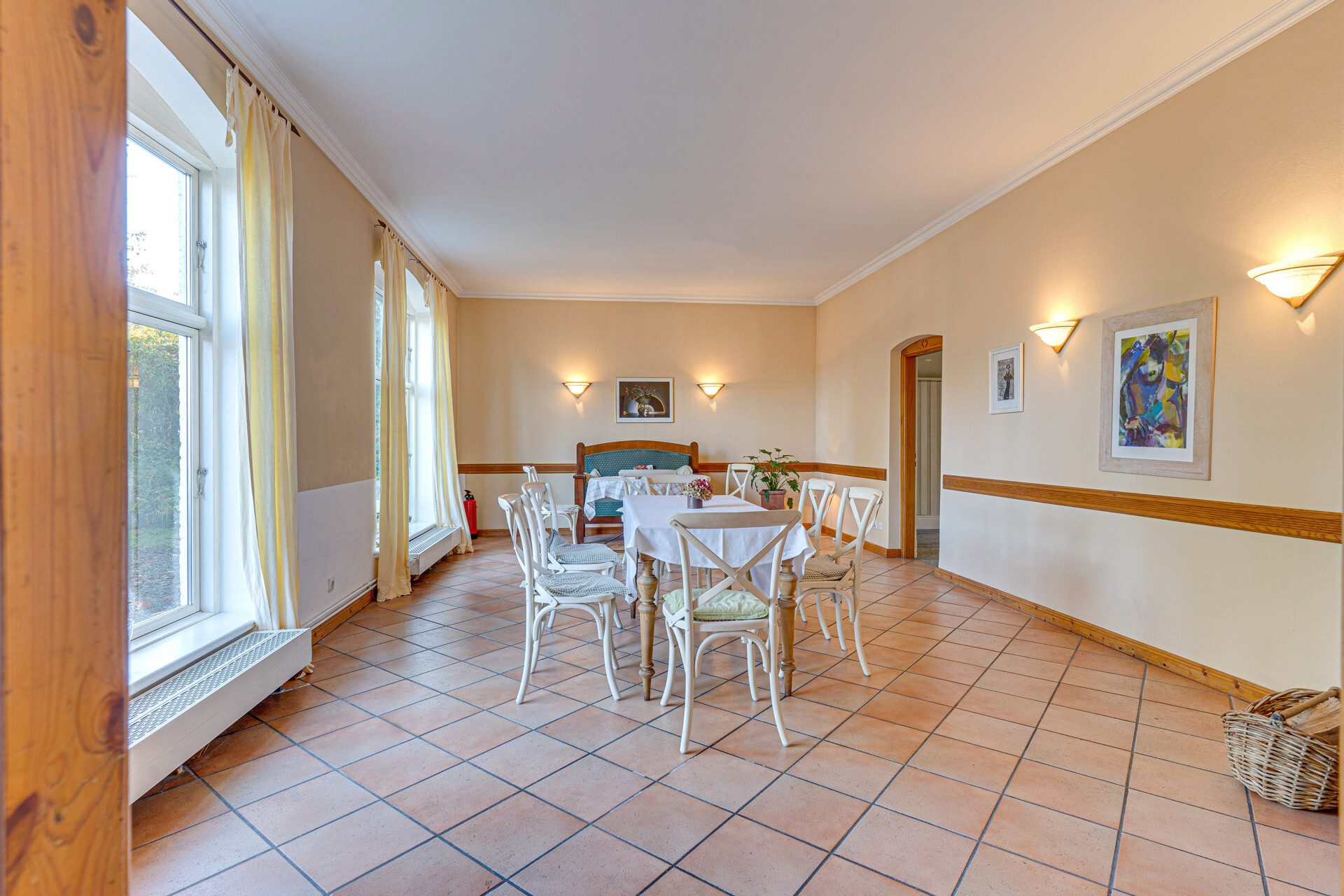 Immobilienangebot - Niesgrau - Alle - Café mit Wohn- und Gewerbefläche – Vielseitige Nutzung auf über 500 m², liebevoll saniert (1994/2023)