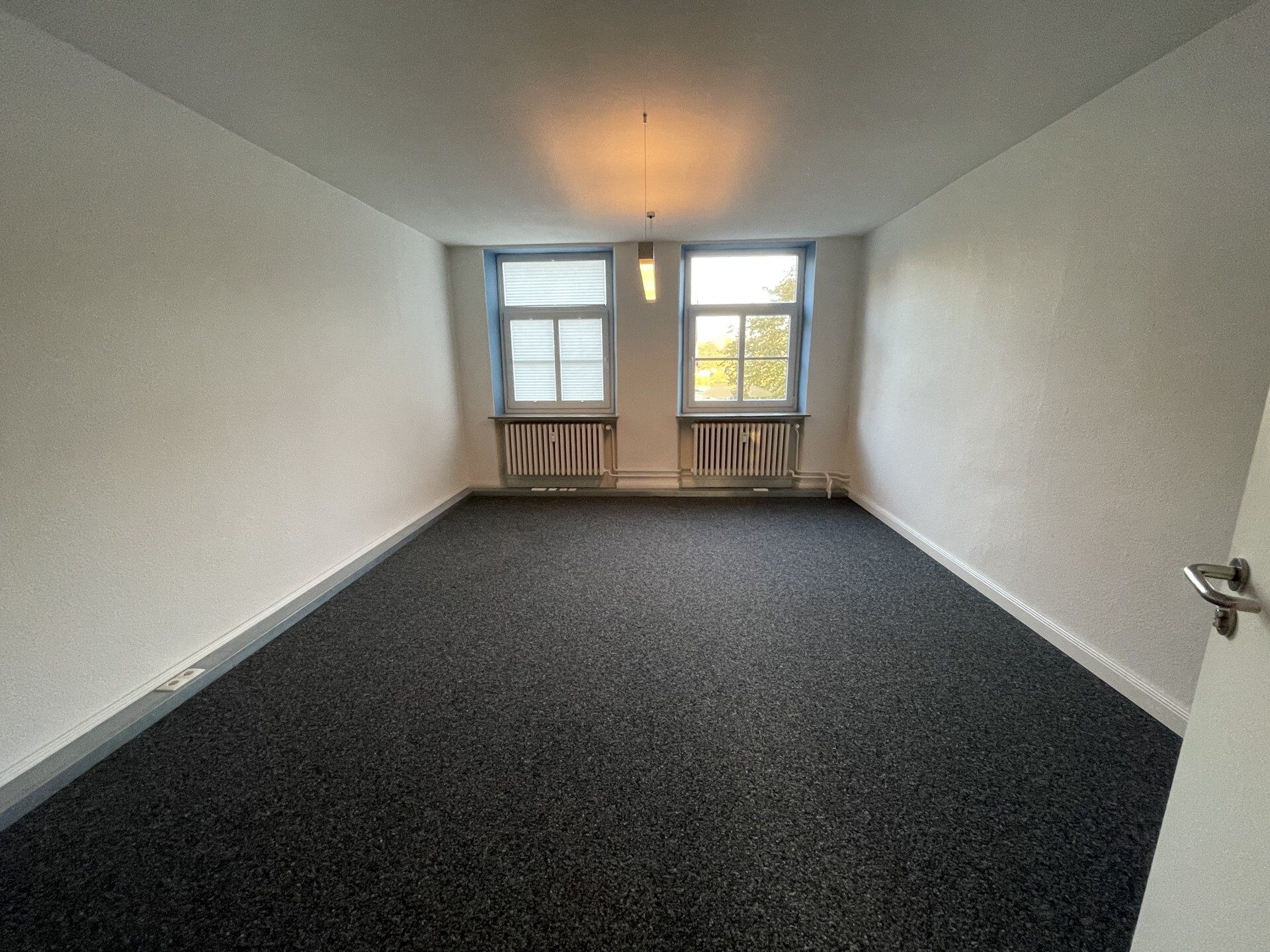 Immobilienangebot - Schleswig - Alle - Zentral in Schleswig: Vollständig modernisierte Büroeinheit mit 2 Büroräumen auf 28,17 qm im 1.OG!