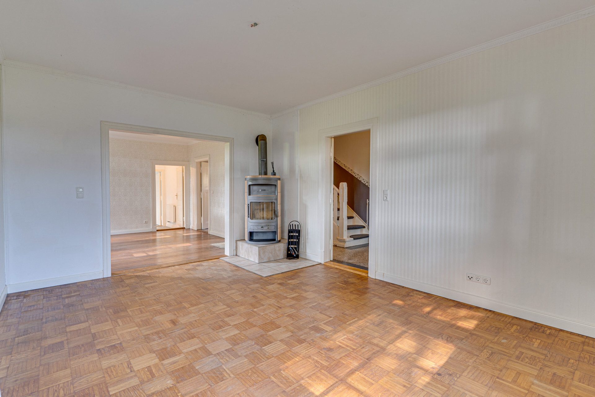 Immobilienangebot - Sieverstedt - Alle - Reetgedecktes Schmuckstück: Mod. Försterhaus mit großem Grdstk. & vielfältigen Nutzungskonzepten!