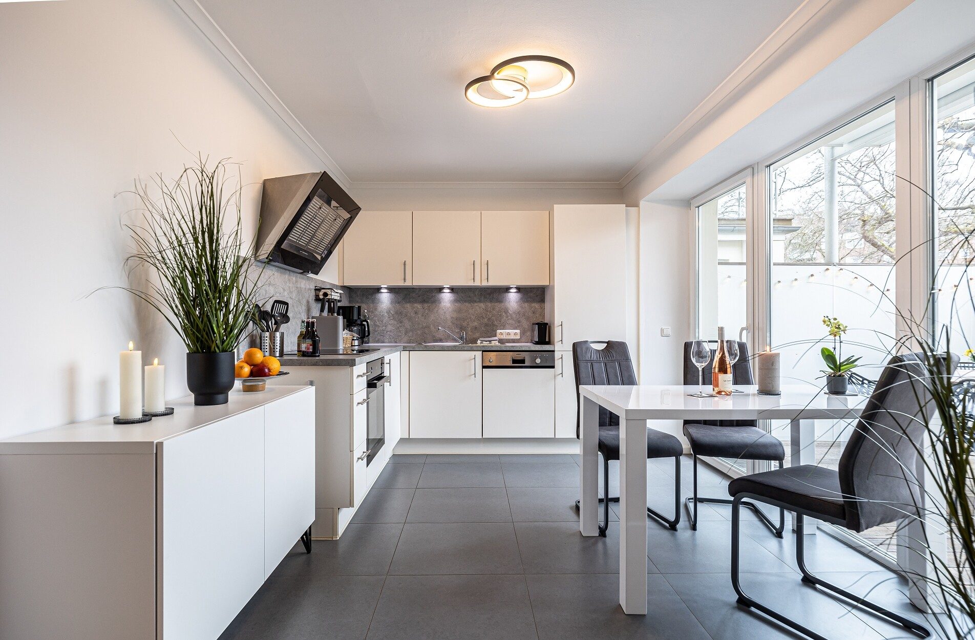 Immobilienangebot - Flensburg / Jürgensby - Alle - FL/Jürgensby: Schön geschnittene, moderne EG-Whg.!  2 Zi. mit sonniger Terrasse & wohnl. Kellerraum!