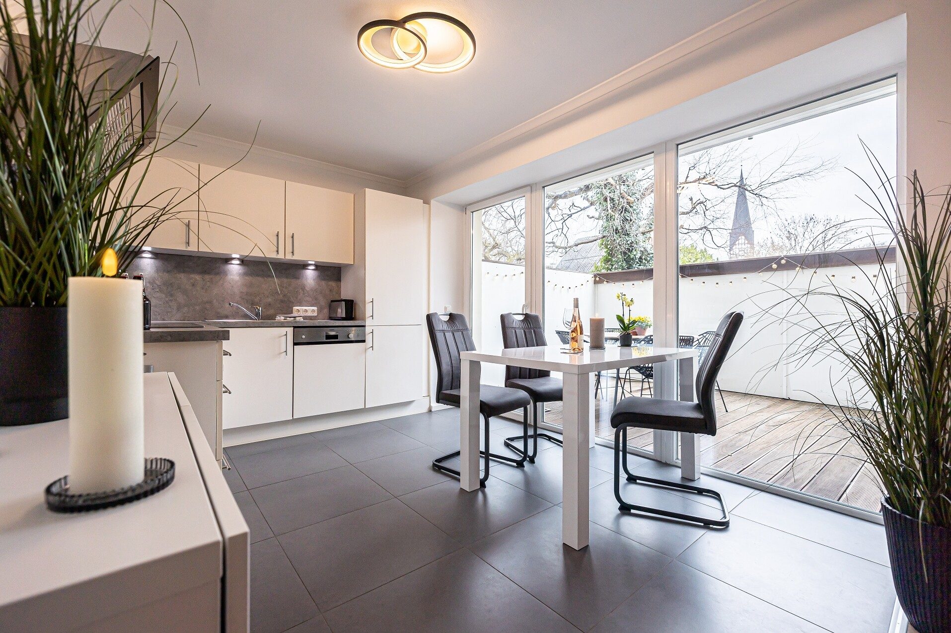 Immobilienangebot - Flensburg / Jürgensby - Alle - FL/Jürgensby: Schön geschnittene, moderne EG-Whg.!  2 Zi. mit sonniger Terrasse & wohnl. Kellerraum!