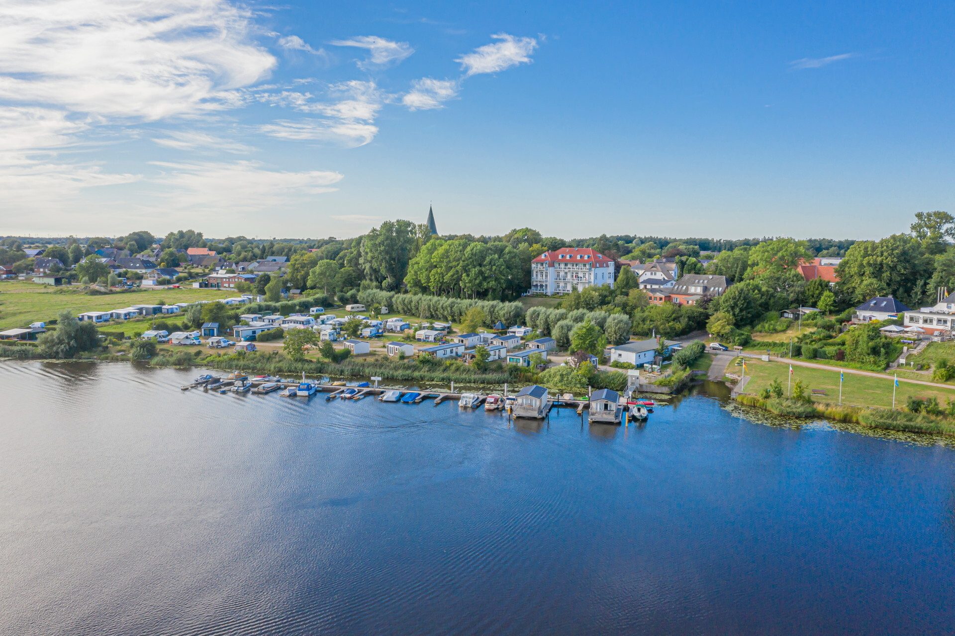 Immobilienangebot - Süderstapel - Alle - Maisonette ETW mit einzigartigem Blick über die Eider!
Ein wahrer Schatz mit Seltenheitswert