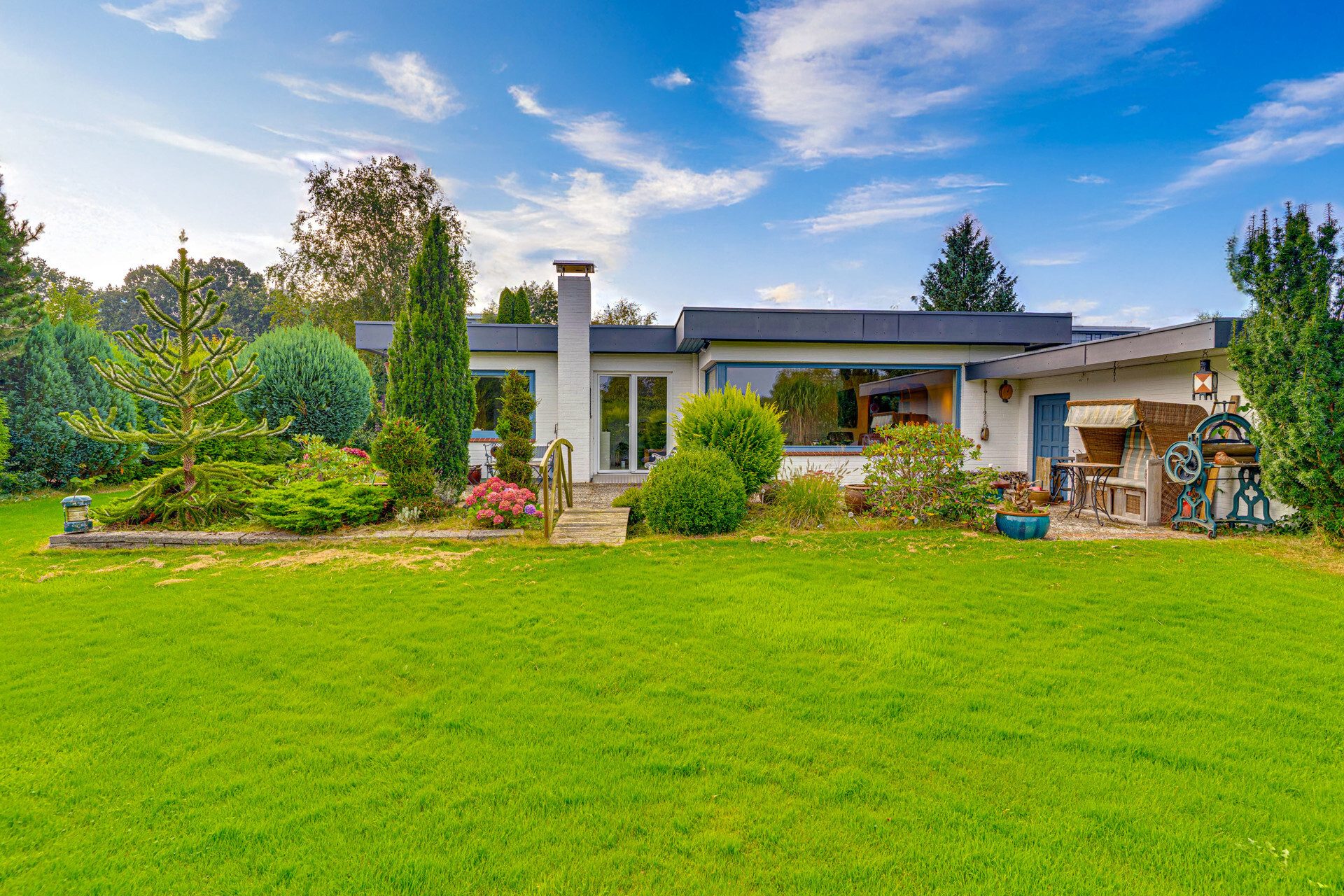Immobilienangebot - Flensburg - Alle - Toller Bungalow in 1100m Wassernähe - 
4 Zi., ca. 125 m² Wfl., ca. 738 m² Grdst., uvm.