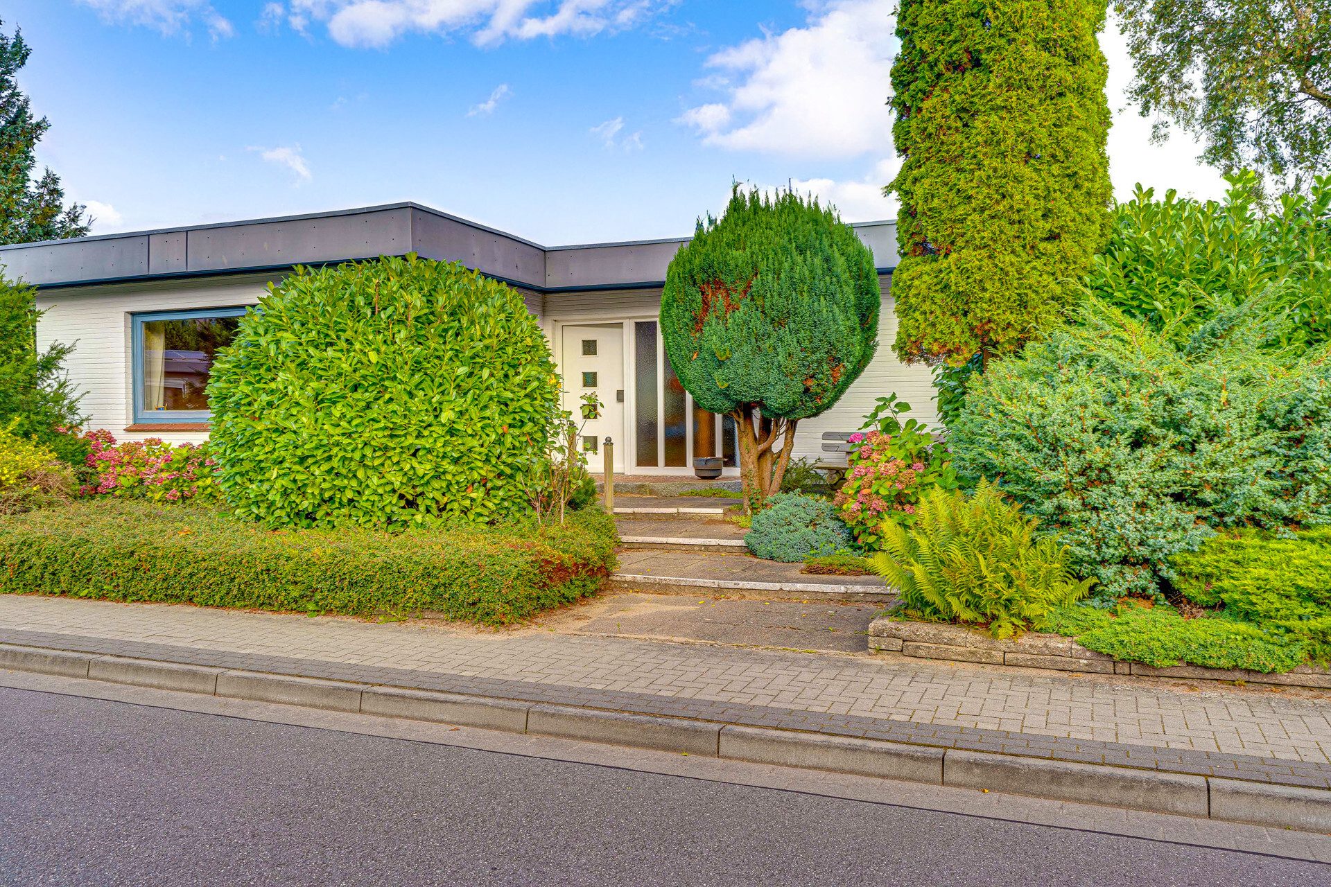 Immobilienangebot - Flensburg - Alle - Toller Bungalow in 1100m Wassernähe - 
4 Zi., ca. 125 m² Wfl., ca. 738 m² Grdst., uvm.