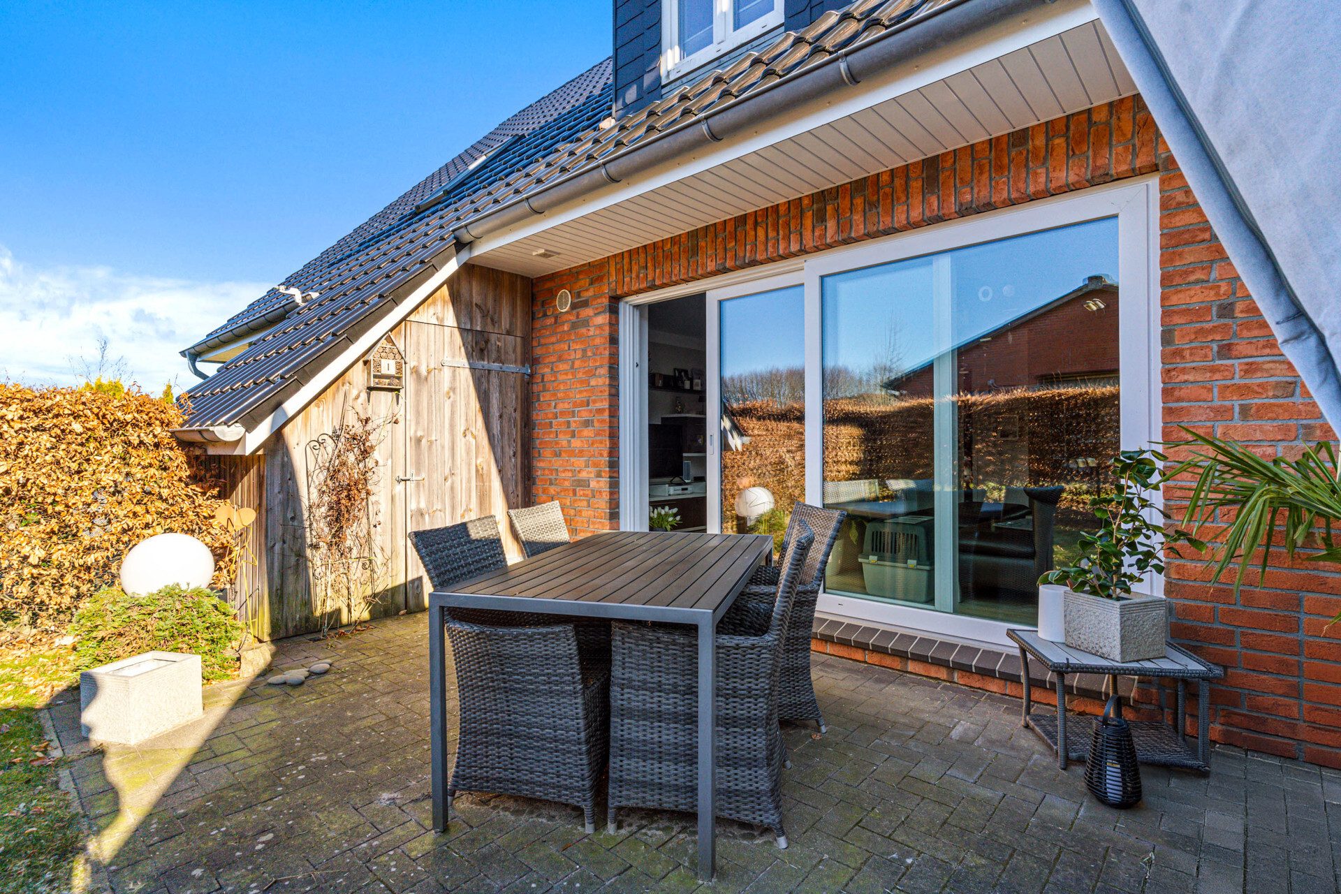 Immobilienangebot - Harrislee - Alle - RMH in zweiter Reihe – ca. 104 qm, 4 Zimmer , KfW 55 & West-Terrasse in idyllischer Lage