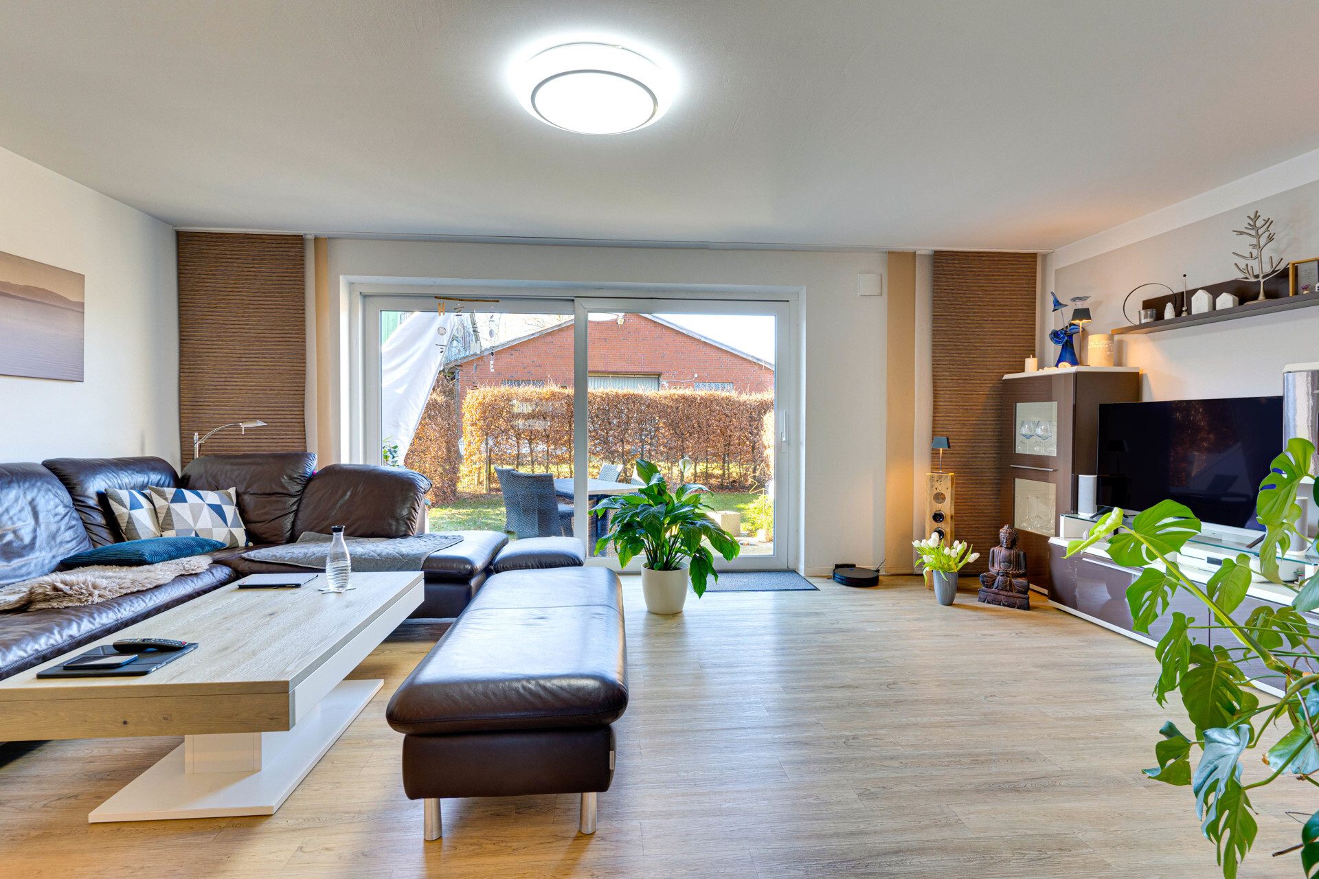 Immobilienangebot - Harrislee - Alle - RMH in zweiter Reihe – ca. 104 qm, 4 Zimmer , KfW 55 & West-Terrasse in idyllischer Lage