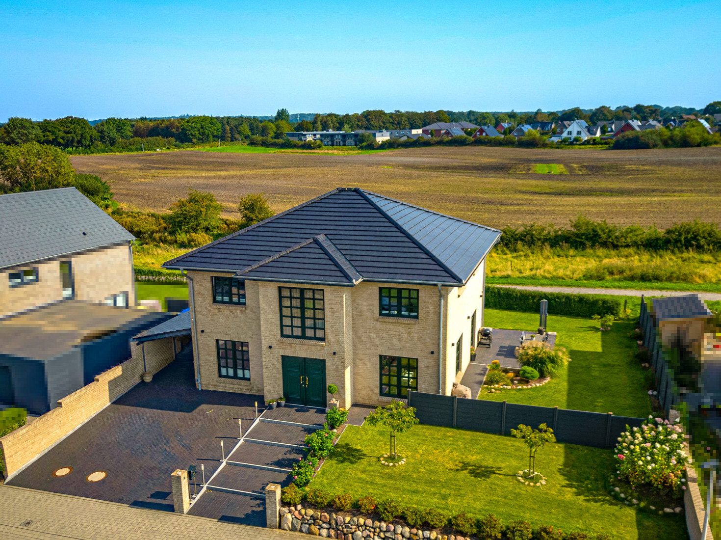 Immobilienangebot - Harrislee - Alle - Eleganz und Wertigkeit – Luxuriöse Villa mit ca. 200 m² Wohnfläche in Feldrandlage!