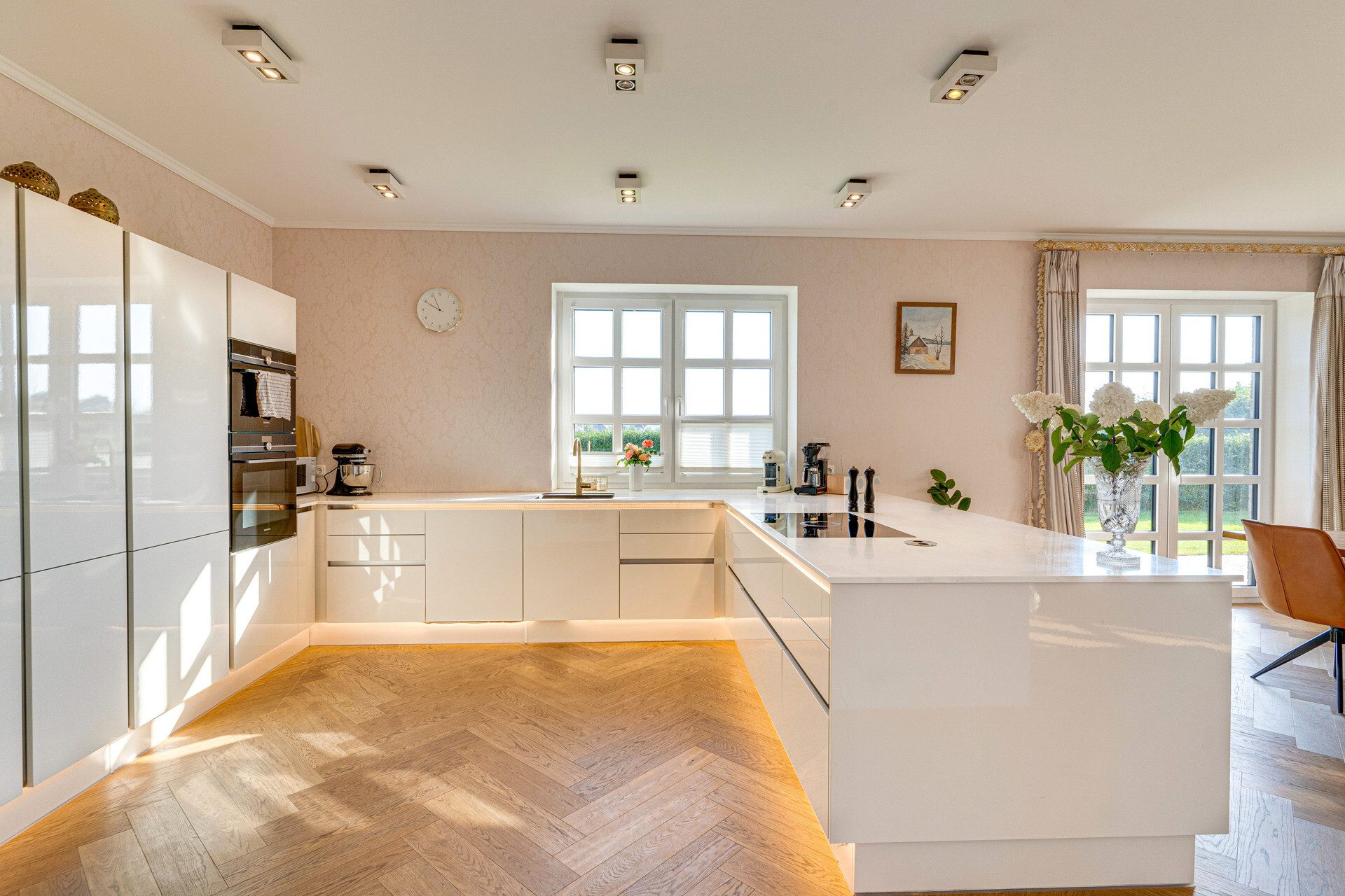 Immobilienangebot - Harrislee - Alle - Eleganz und Wertigkeit – Luxuriöse Villa mit ca. 200 m² Wohnfläche in Feldrandlage!