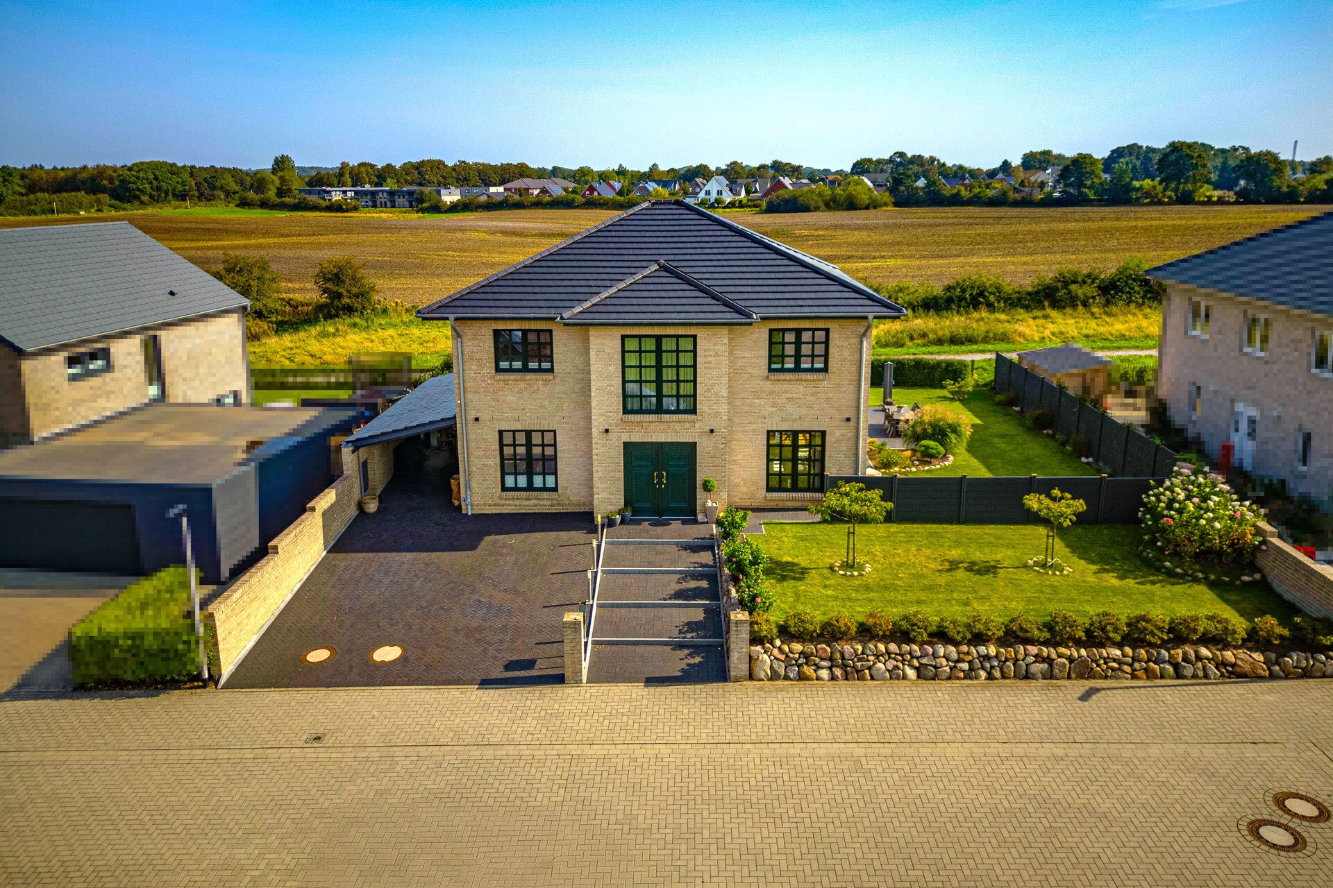 Immobilienangebot - Harrislee - Alle - Eleganz und Wertigkeit – Luxuriöse Villa mit ca. 200 m² Wohnfläche in Feldrandlage!