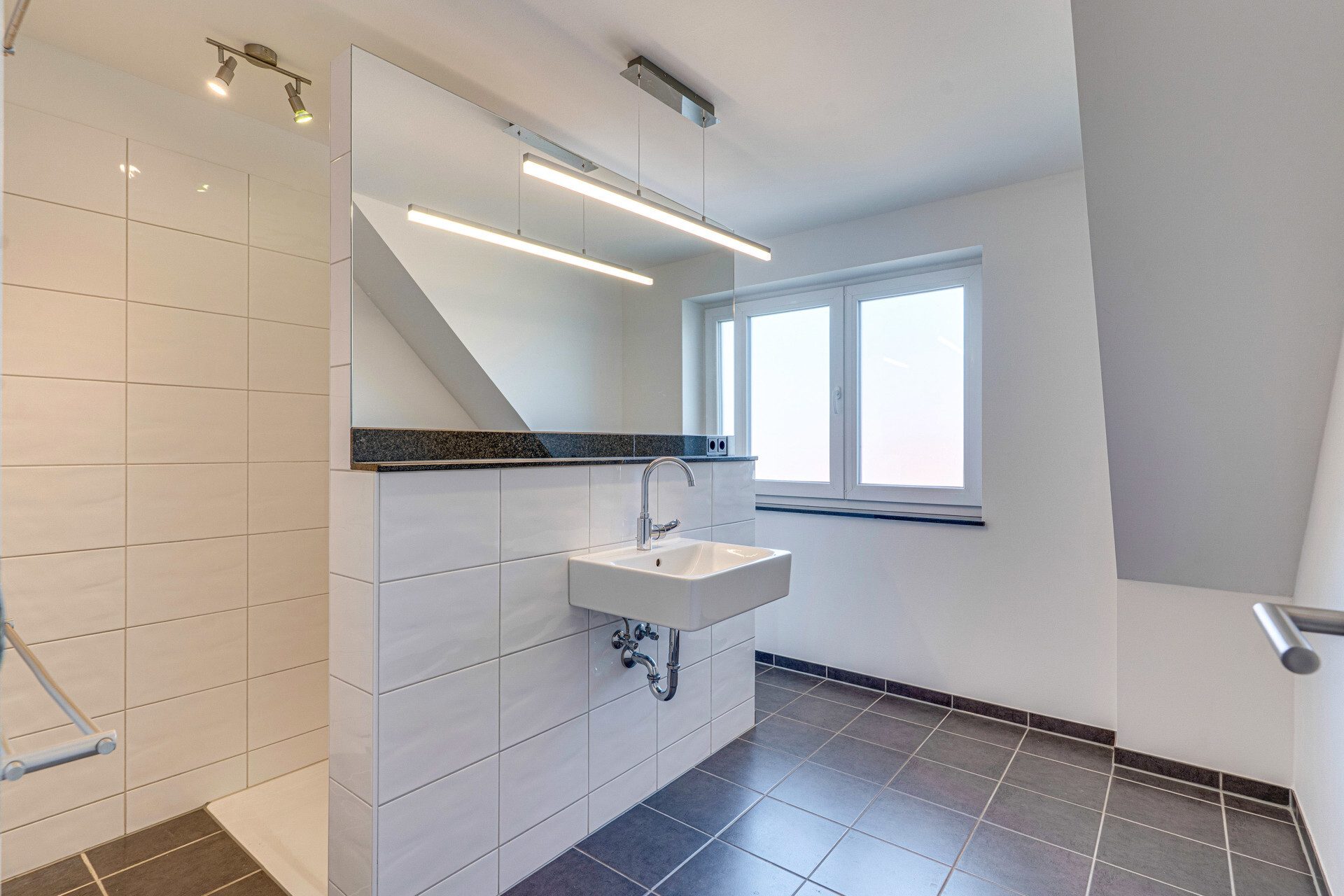 Immobilienangebot - Harrislee - Alle - RMH in zweiter Reihe – ca. 104 qm, 4 Zimmer , KfW 55 & West-Terrasse in idyllischer Lage