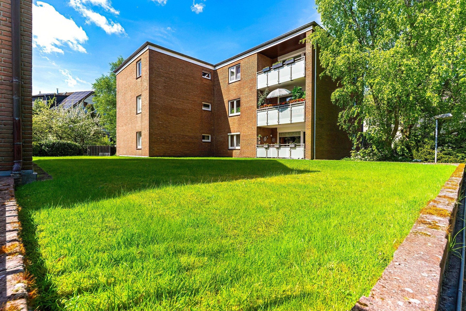 Immobilienangebot - Flensburg - Alle - Vermietete ETW im Herzen Flensburgs: 
2 Zi., ca. 71 qm Wfl., sonnige Loggia & Tiefgaragenstellplatz!