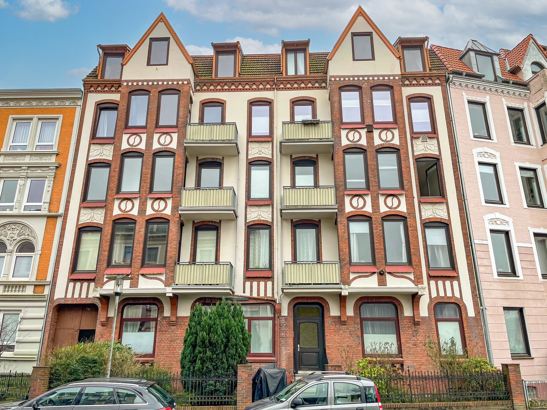 Immobilienangebot - Flensburg - Alle - Großzügige 2-Zimmer-Altbauwohnung, Stadtnah, Dielenfußboden, moderne EBK