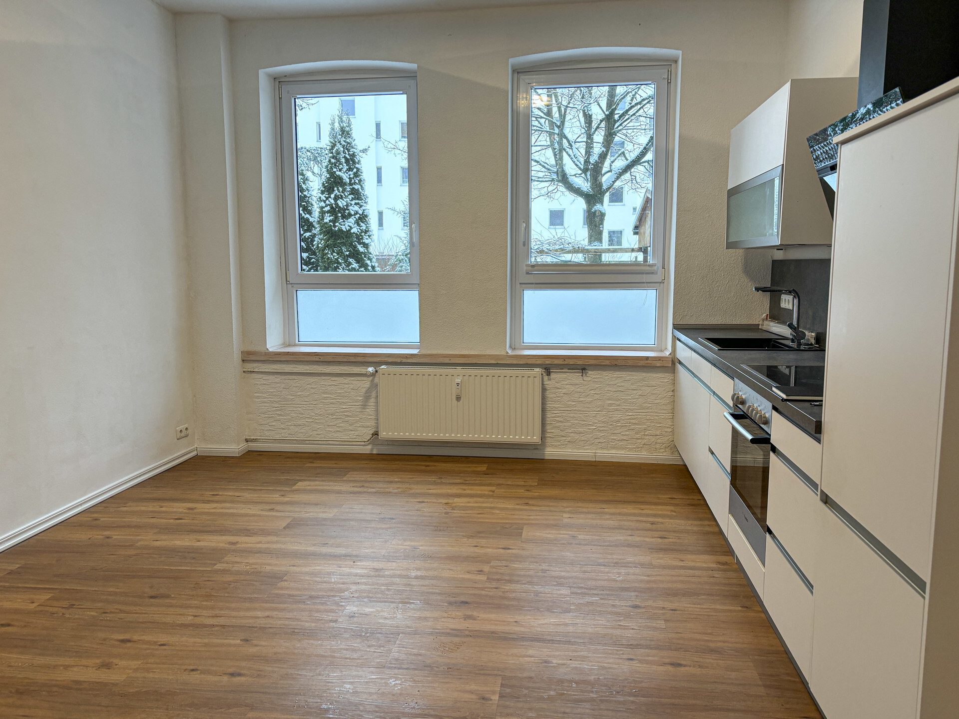 Immobilienangebot - Flensburg - Alle - Großzügige 2-Zimmer-Altbauwohnung, Stadtnah, Dielenfußboden, moderne EBK
