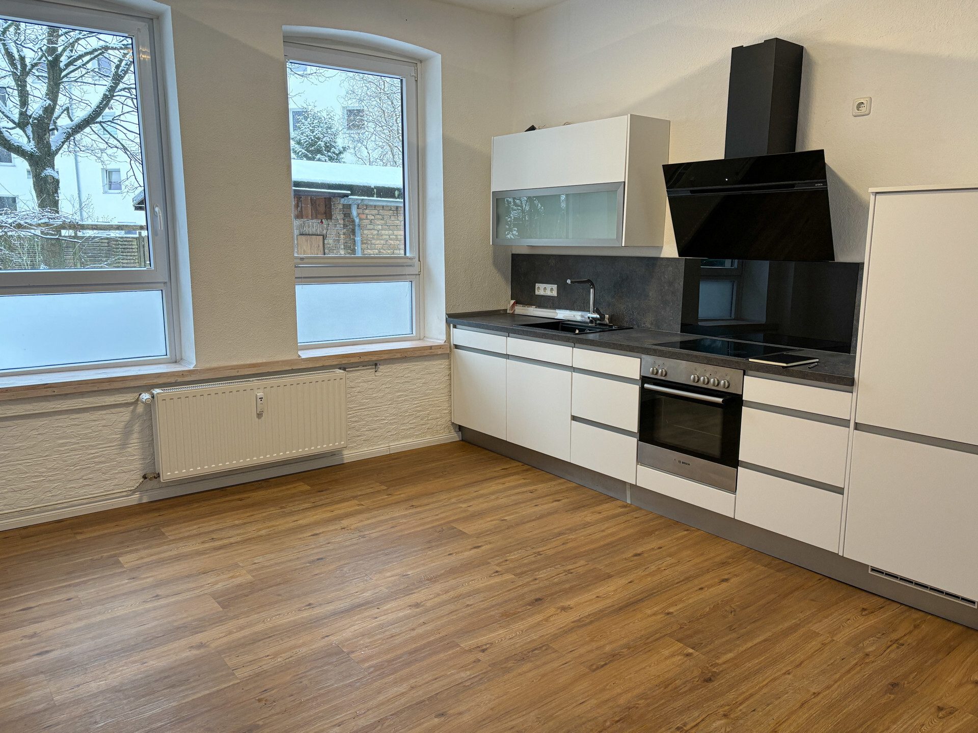 Immobilienangebot - Flensburg - Alle - Großzügige 2-Zimmer-Altbauwohnung, Stadtnah, Dielenfußboden, moderne EBK