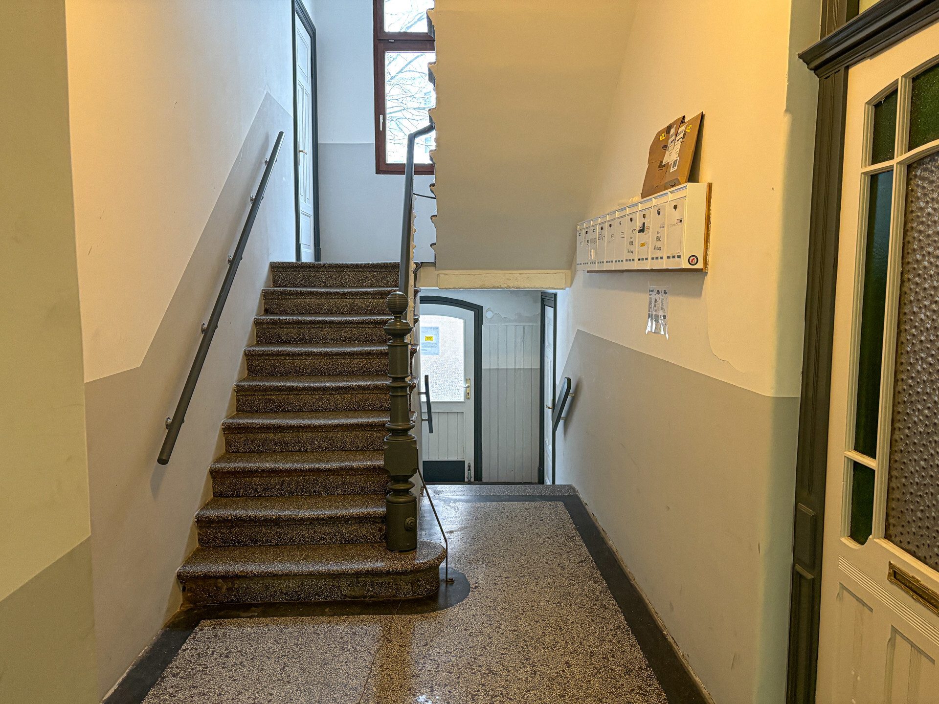 Immobilienangebot - Flensburg - Alle - Großzügige 2-Zimmer-Altbauwohnung, Stadtnah, Dielenfußboden, moderne EBK